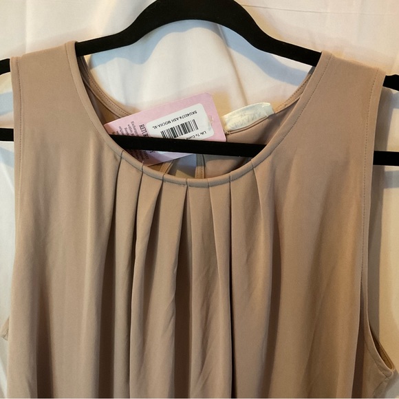 Zenana women’s dressy sleeveless pleated front top size XL Tan New with tags - Picture 4 of 11